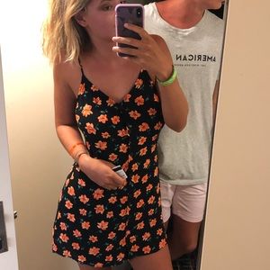 pretty floral dress 🌻